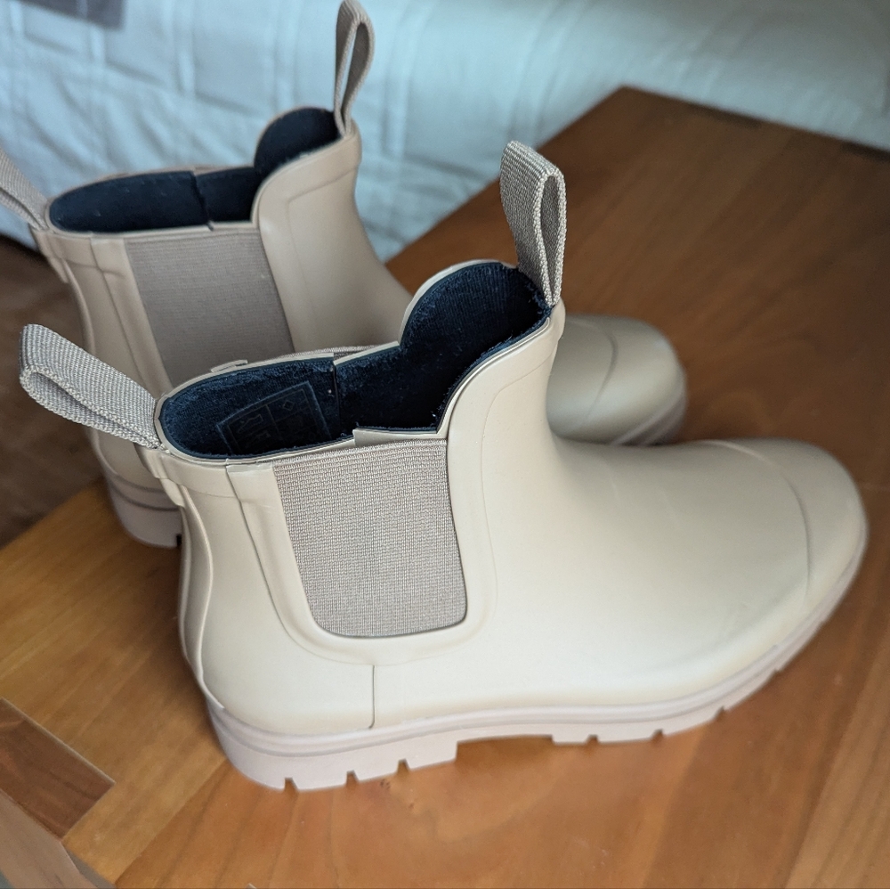 Everlane Chelsea Rain Boots